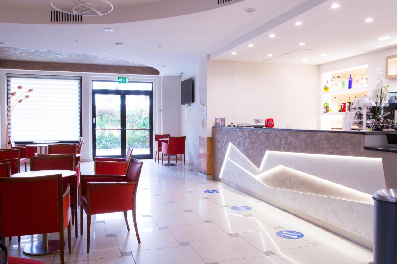 Hotel Duca Degli Abruzzi Монтесильвано Экстерьер фото