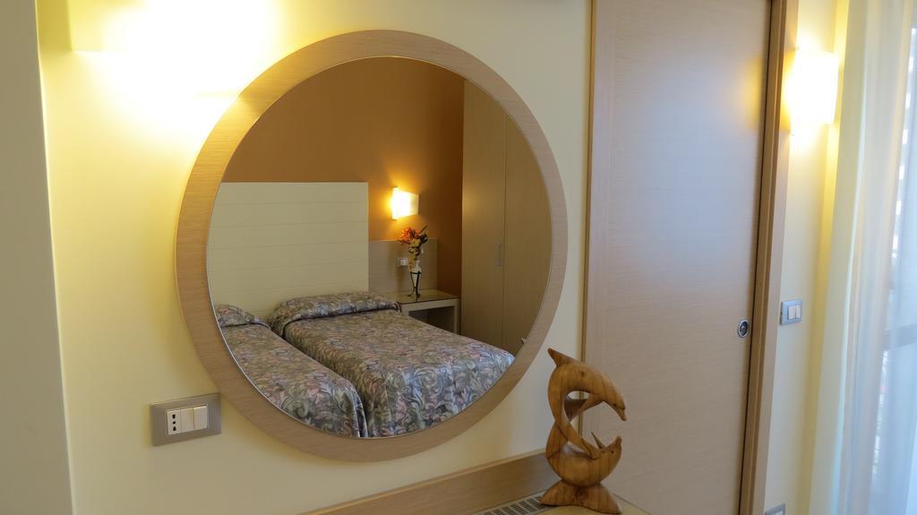 Hotel Duca Degli Abruzzi Монтесильвано Экстерьер фото