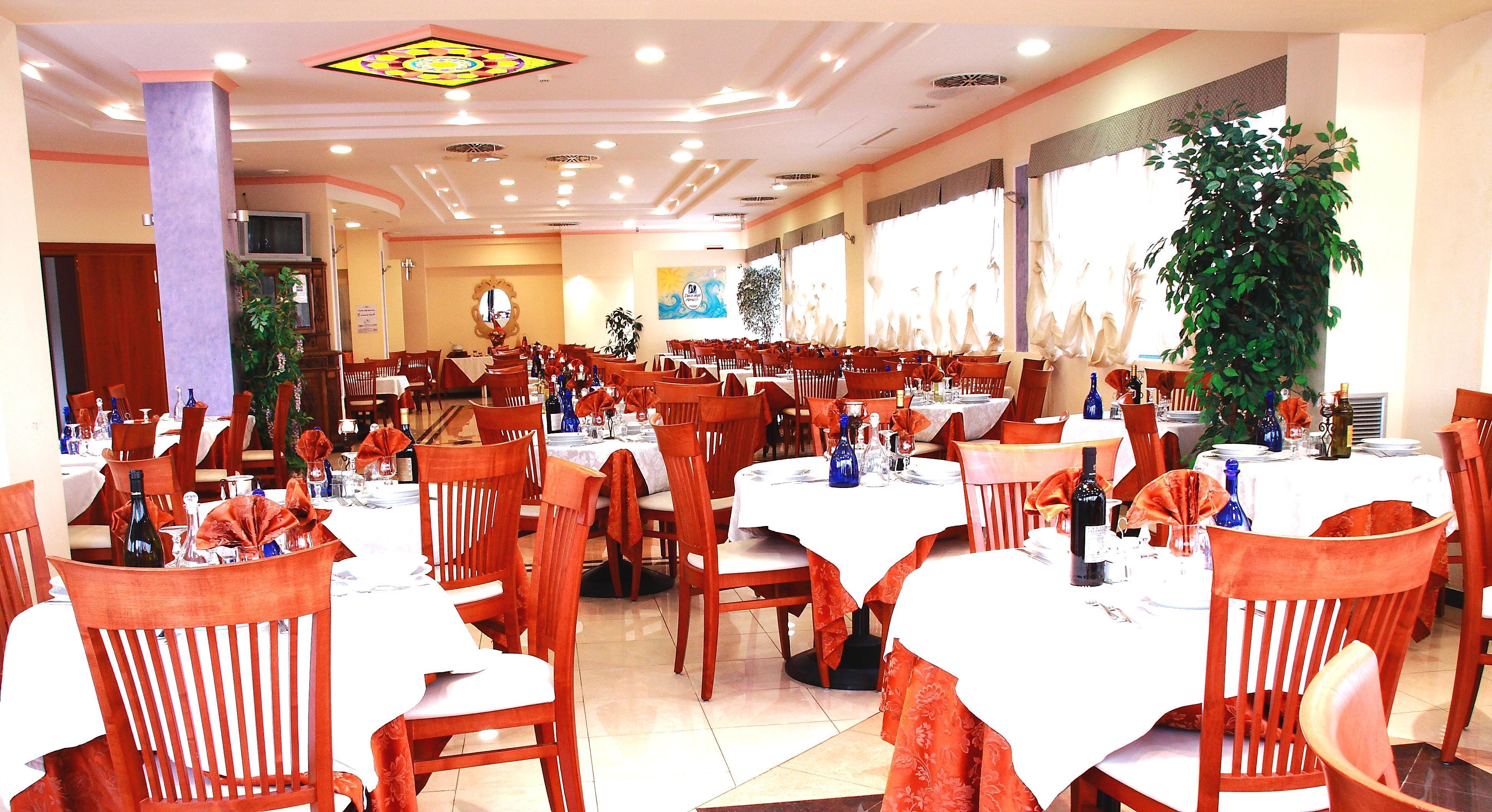 Hotel Duca Degli Abruzzi Монтесильвано Экстерьер фото